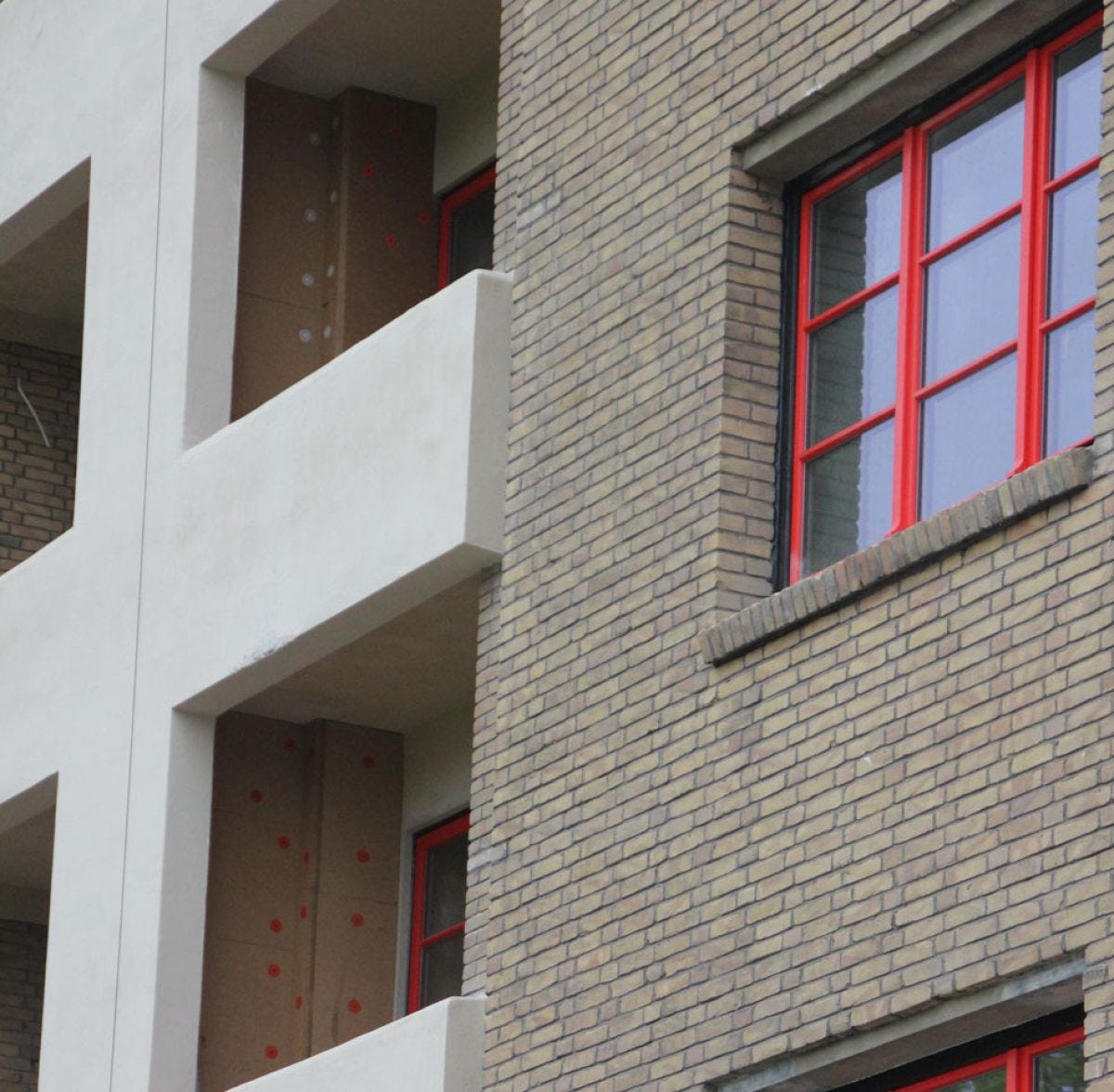 Pavatex redonne vie à la tour de logements sociaux Hector Denis